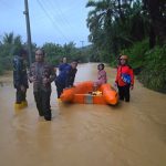 Curah Hujan Tinggi Sebabkan Banjir di Pangkalan Brandan, Polres Langkat Lakukan Penanganan Cepat