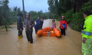 Curah Hujan Tinggi Sebabkan Banjir di Pangkalan Brandan, Polres Langkat Lakukan Penanganan Cepat IMG 20251126 WA0010