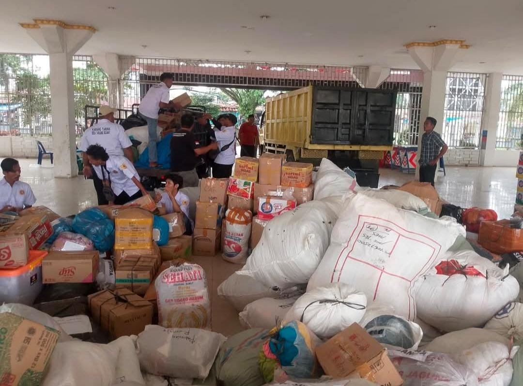 Gerak Cepat Karang Taruna Labusel: Empat Truk Logistik Dilepas untuk Korban Bencana Tapanuli 1 Karang Taruna
