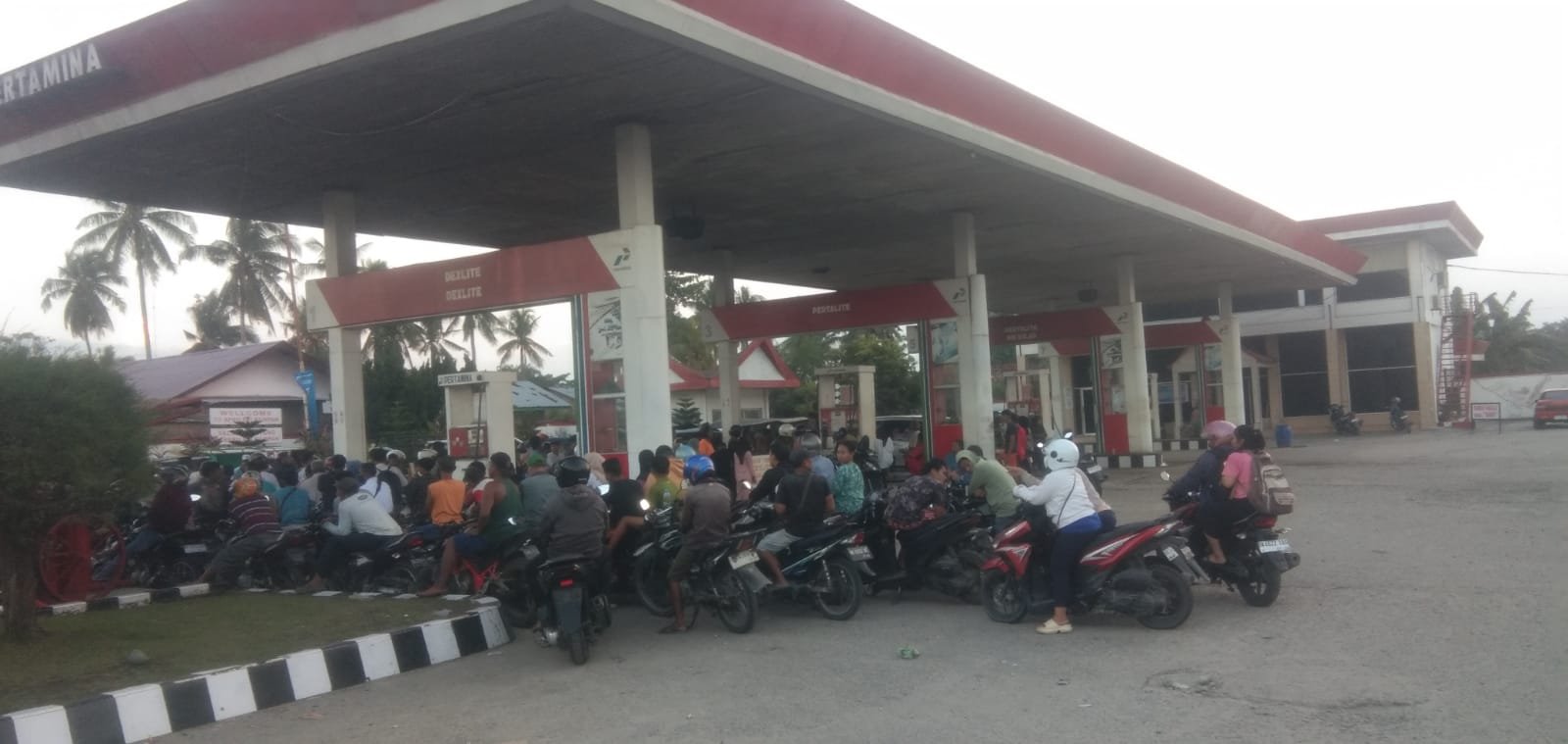 Kelangkaan BBM Akibatkan Antrian Panjang di SPBU Rampah Kiri, Warga Khawatir Aktivitas Ekonomi Terganggu 1 BBM