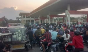 Kelangkaan BBM Akibatkan Antrian Panjang di SPBU Rampah Kiri, Warga Khawatir Aktivitas Ekonomi Terganggu IMG 20251201 WA0013