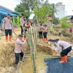 Brimob Polda Sumut Terus Perbaiki Tanggul Jebol di Tanjung Pura