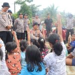 Polres Langkat Salurkan Bansos kepada Warga Terdampak Banjir