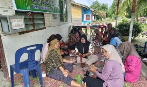 Ciptakan Usaha Rumahan, Desa N6 Aek Nabara Latih Warga Buat Cinderamata Manik-Manik