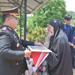 Kapolres Labusel Sampaikan Duka Mendalam Kepada Keluarga Pada Upacara Pemakaman AIPTU Edy Syahputra Harahap