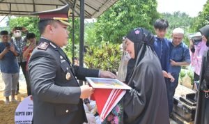 Kapolres Labusel Sampaikan Duka Mendalam Kepada Keluarga Pada Upacara Pemakaman AIPTU Edy Syahputra Harahap IMG 20260221 WA0022