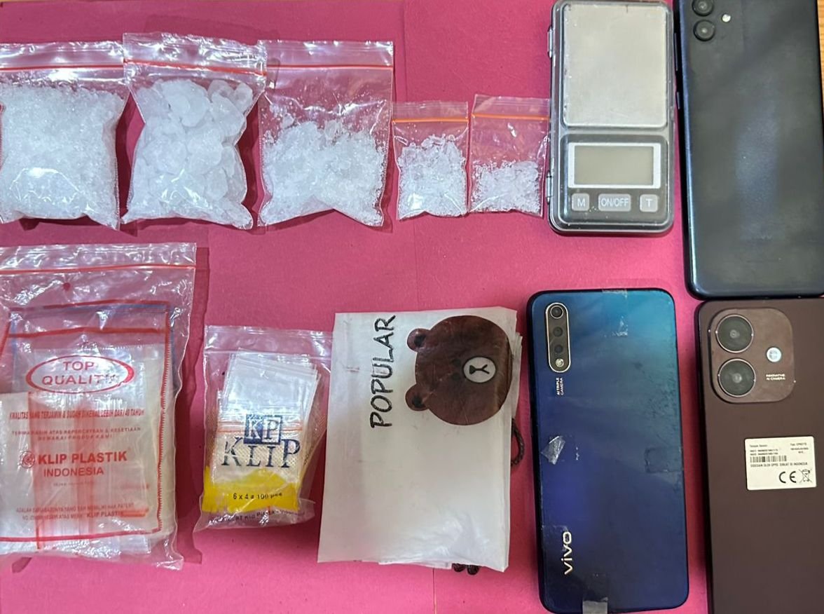 Satresnarkoba Polres Labuhanbatu Selatan Ringkus 2 Pengedar Sabu di Desa Aek Batu, Sita Barang Bukti Seberat 132,9 Gram 1 Polres Labuhanbatu Selatan