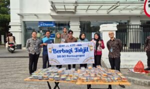 Isi Ramadan, BRI Rantauprapat Bagikan Takjil kepada Warga IMG 20260319 WA0012