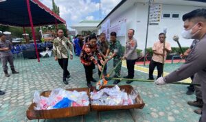 Komitmen Tegakkan Hukum, Kejari Labusel Musnahkan Barang Bukti Ratusan Gram Sabu Dan Lainnya dari Kasus Inkracht