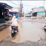 Katanya Mau Diperbaiki, “Rudal Tak Pernah Jatuh, Tapi Jalan dipagurawan Sudah Hancur Duluan”