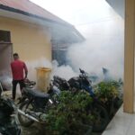 Gerak Cepat Polsek Kotapinang Fogging Mako dan Permukiman, Cegah Ancaman DBD