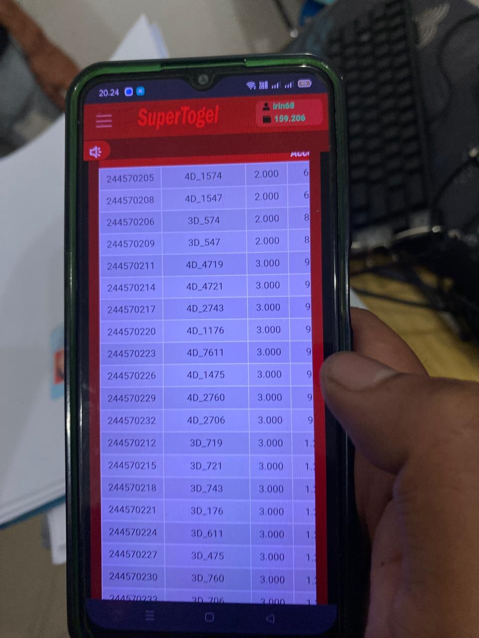 Polres Labusel Bongkar Praktik Judi Online di Warung Tuak, Seorang Bandar Diamankan 1 Polres Labusel
