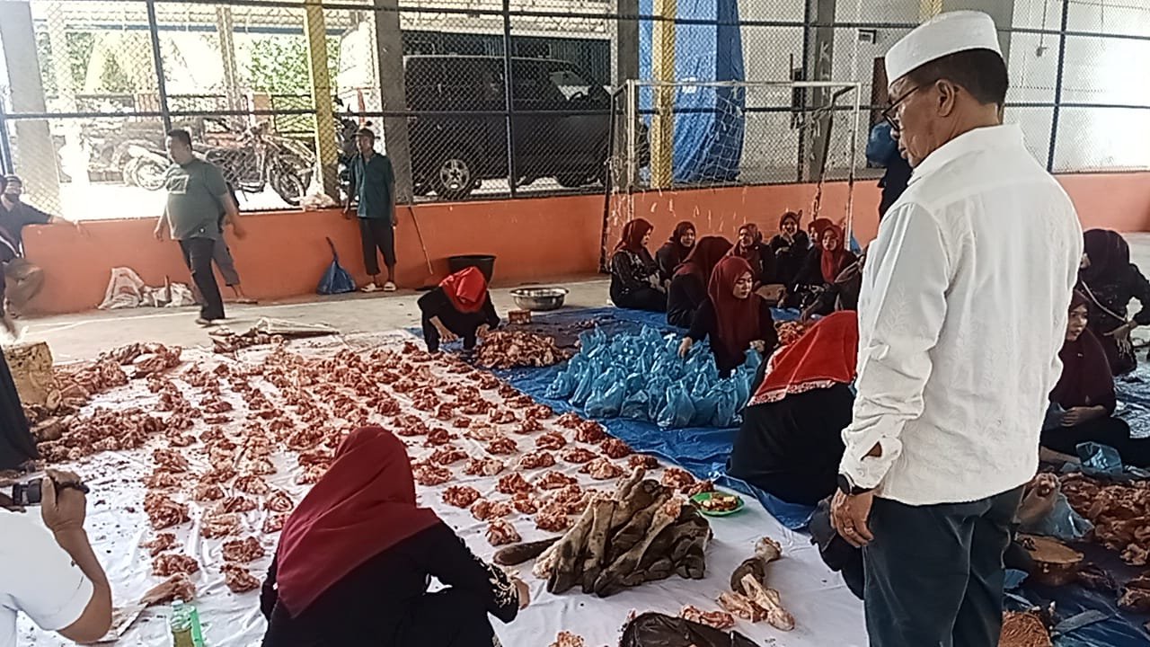 Tebar Kepedulian di Idul Adha 1447 H, Yayasan Ki Hajar Dewantara Kotapinang Bagikan Daging Kurban Kepada Masyarakat 1 Ki Hajar Dewantara