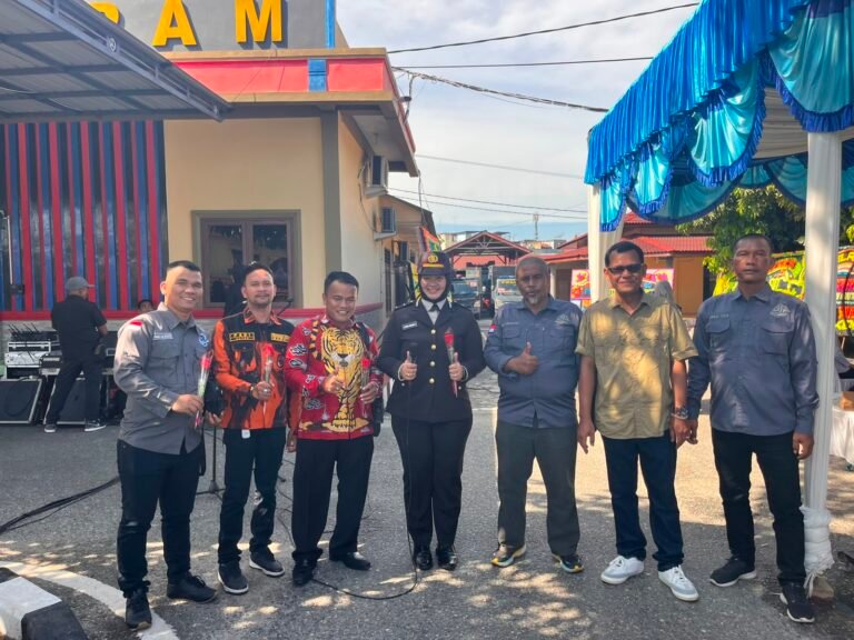 DPC PJS Labuhanbatu Beri Bunga dan Apresiasi Kinerja Polres di Momentum HUT Bhayangkara ke-80 DPC PJS Labuhanbatu