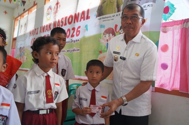 Pimpin HAN Ke-42 di SDN Balige, Wakil bupati: Jadikan Momen Penghormatan Bagi Anak Wakil Bupati