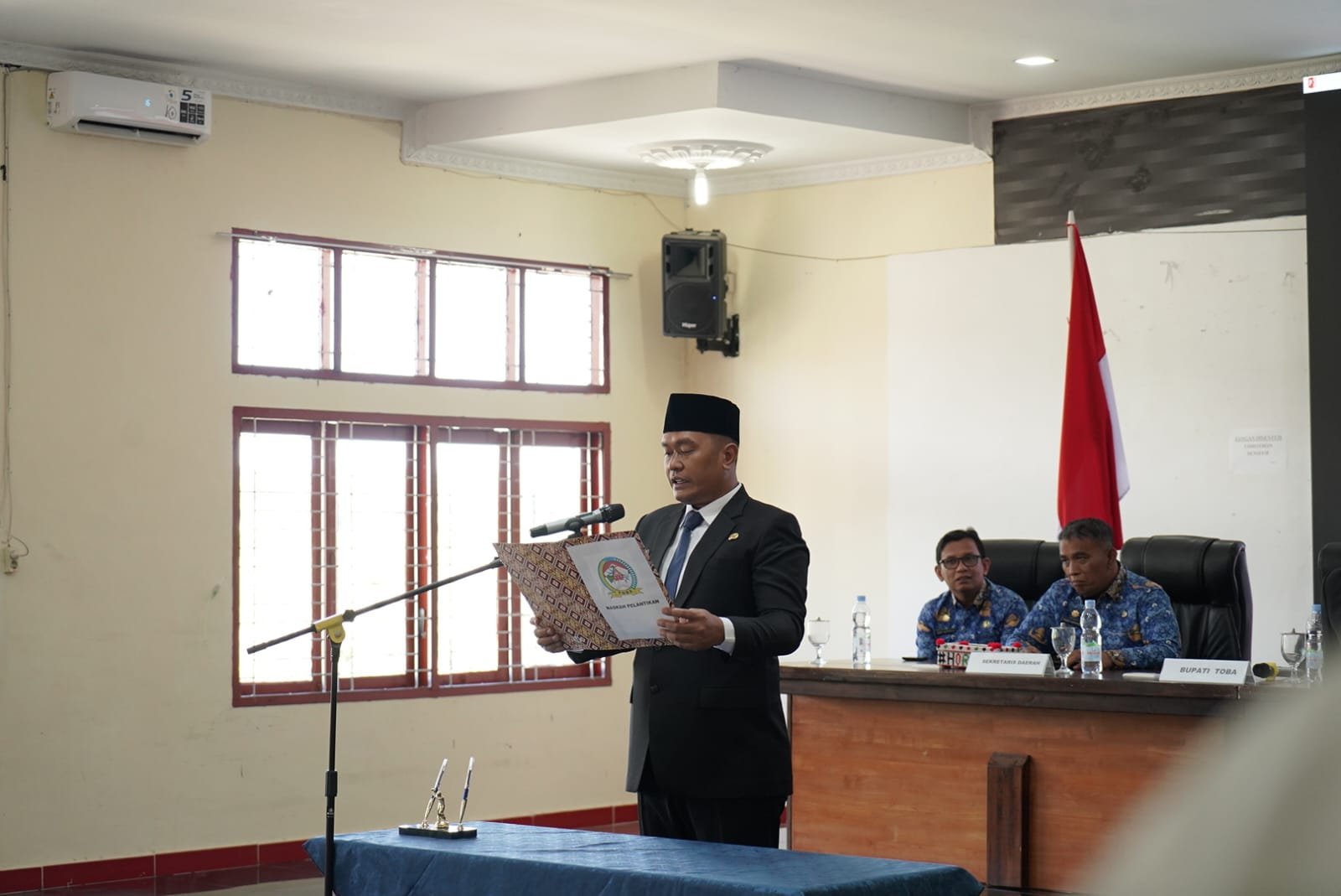 Bupati Toba