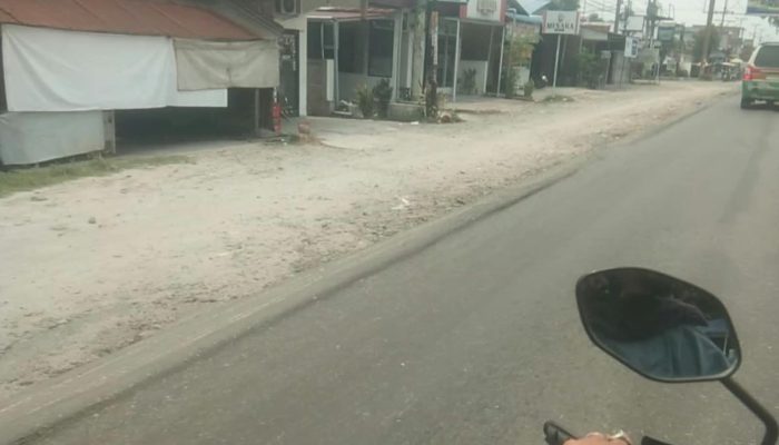 Jalan Lintas Sumatera di Firdaus Bergelombang, Pengendara Motor Diminta Waspada!