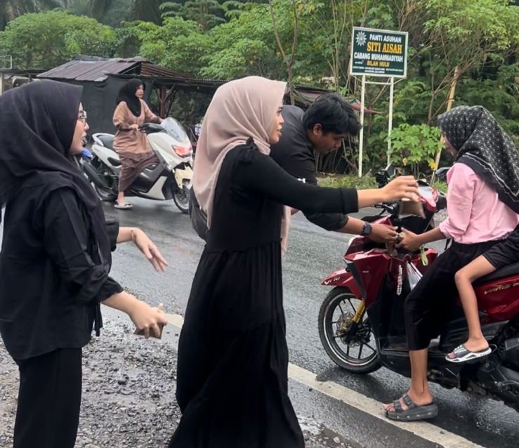 Tebar Kebaikan di Bulan Ramadan, Matcha Boy Aek Nabara Bagikan Takjil Gratis 1 Matcha Boy Aek Nabara