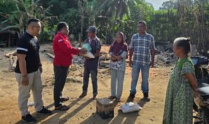 LSM TERKAMS Sergai dan My Team Dandi Call Center Salurkan Bantuan Tali Asih untuk Korban Kebakaran di Desa Simpang Empat LSM TERKAMS