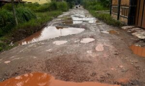 Jalan Dano Bale A Rantau Selatan Hancur Warga Minta Pemkab Turun Tangan, Diduga Korban Janji