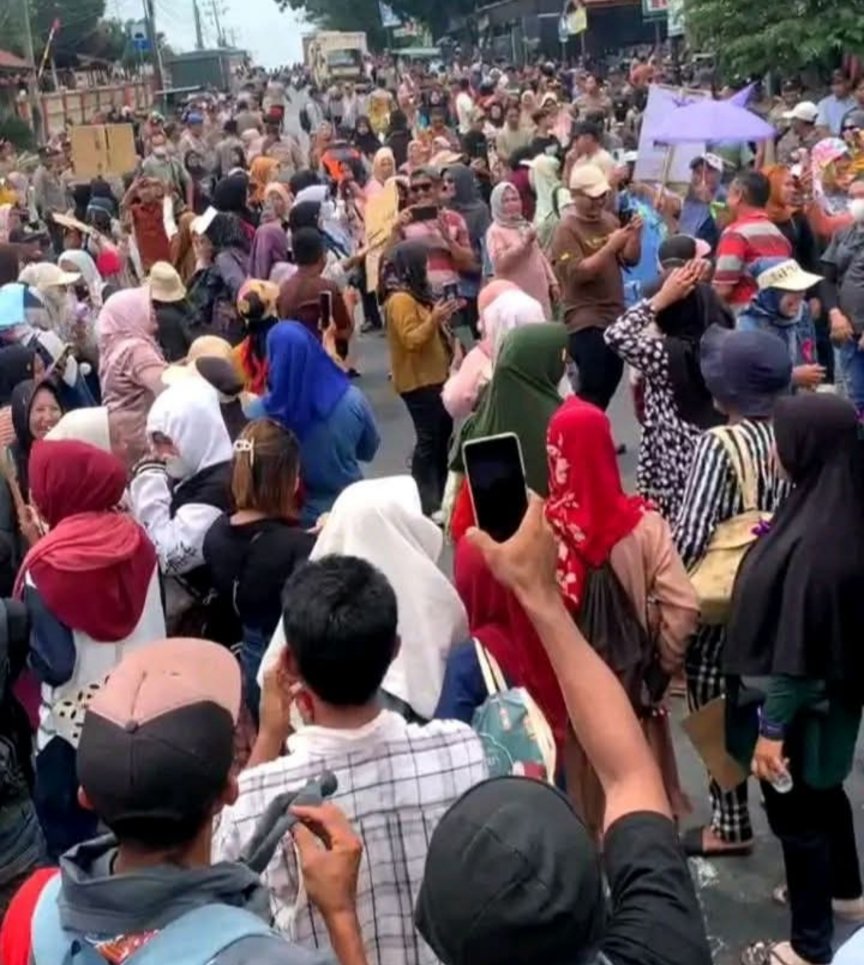 Ribuan Korban Banjir Langkat 2025 Kembali Gelar Aksi Demo Tuntut Kejelasan Bantuan 1 Korban Banjir