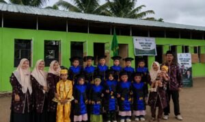 TK Insan Bijak Islam Tapteng Gelar Wisuda di Gedung RKD Bantuan Kemendikdasmen RI & PERSIS, Orang Tua Tetaskan Air Mata Haru