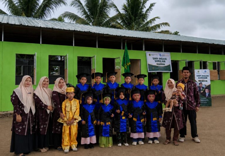 TK Insan Bijak Islam Tapteng Gelar Wisuda di Gedung RKD Bantuan Kemendikdasmen RI & PERSIS, Orang Tua Tetaskan Air Mata Haru 10 TK Insan Bijak Islam Tapteng Gelar Wisuda di Gedung RKD Bantuan Kemendikdasmen RI & PERSIS, Orang Tua Tetaskan Air Mata Haru