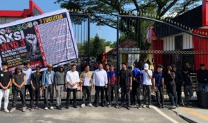 Tuntut Pengusutan Dugaan Korupsi Proyek Jembatan Rp36 M, Mahasiswa Labusel Demo di Kajatisu dan Polda Sumut