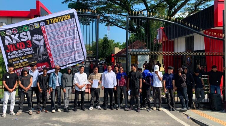 Tuntut Pengusutan Dugaan Korupsi Proyek Jembatan Rp36 M, Mahasiswa Labusel Demo di Kajatisu dan Polda Sumut Tuntut Pengusutan Dugaan Korupsi Proyek Jembatan Rp36 M, Mahasiswa Labusel Demo di Kajatisu dan Polda Sumut