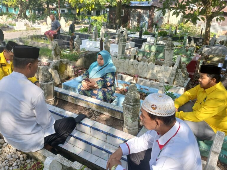 Jelang Puncak Milad ke-36, Pengurus IKLAB RAYA Ziarah ke Makam Tokoh Pendiri di Medan